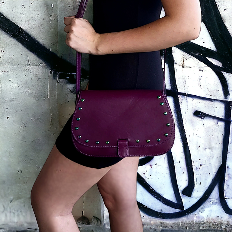 violett leather bag with hearts