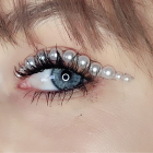 handgemachte Eyeliner sticker mit glänzenden Steinen